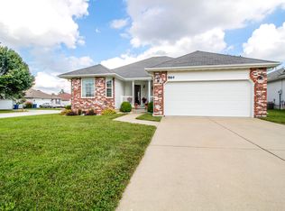 864 Pecan Ln, Nixa, MO 65714
