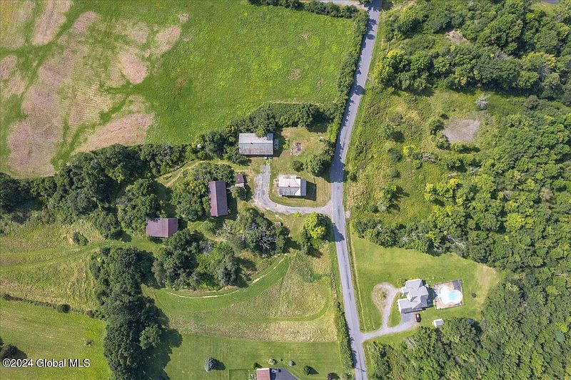 2nd image of 44 Blizzard Road