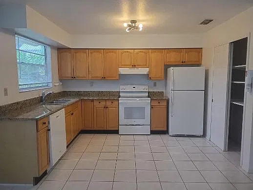 3069 Huron Avenue — Photo 2