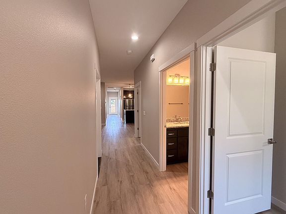 3rd image of 5534-5564 Skyline Rd S #5536