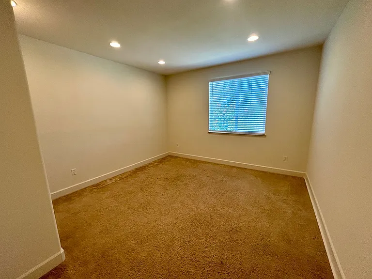 462 E Main Ave — Photo 7