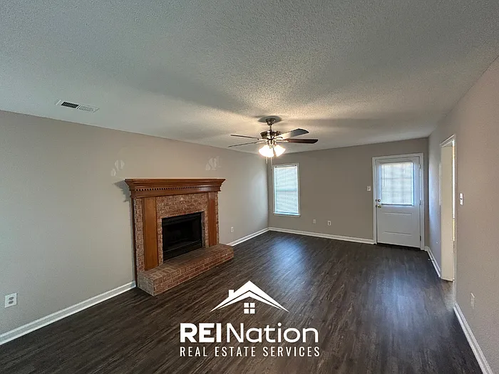 4 bed, 2.5 bath, 2124 sqft, $2,195 — Photo 2