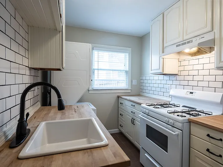 245 South Ave SE #B — Photo 3