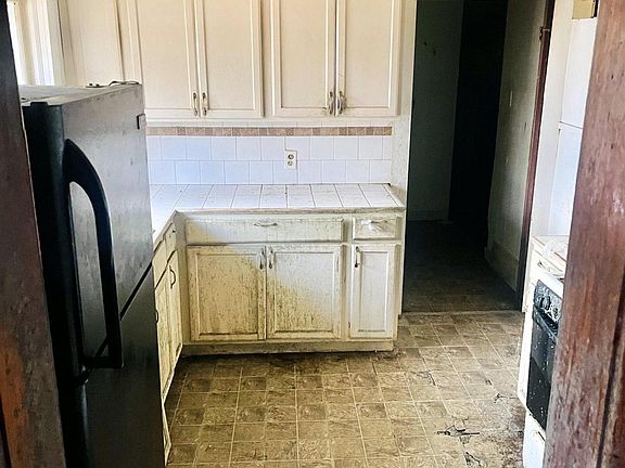 2nd image of 868 N 44th St