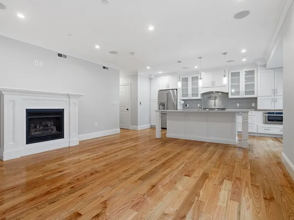 160 W Broadway Unit 202, Boston, MA 02127