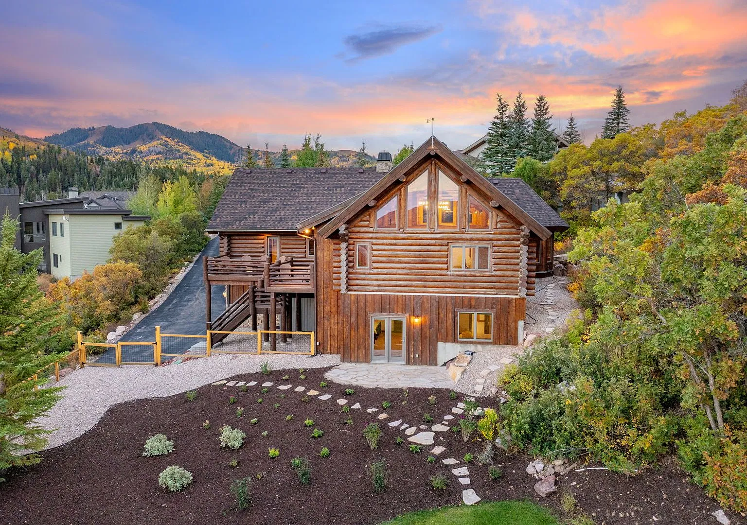Luxury Mountain Home in Pineridge — Photo 4