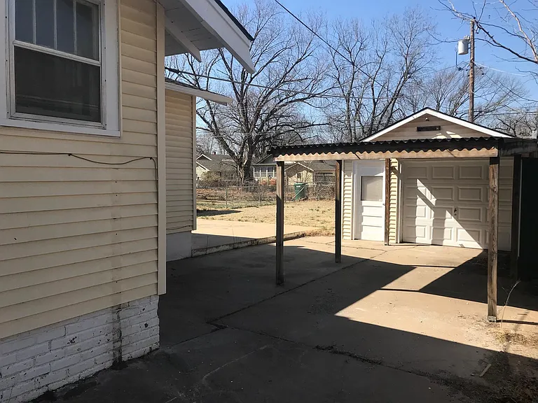 831 N Porter Ave — Photo 11