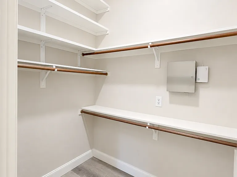 9901 Laurel Ln — Photo 6