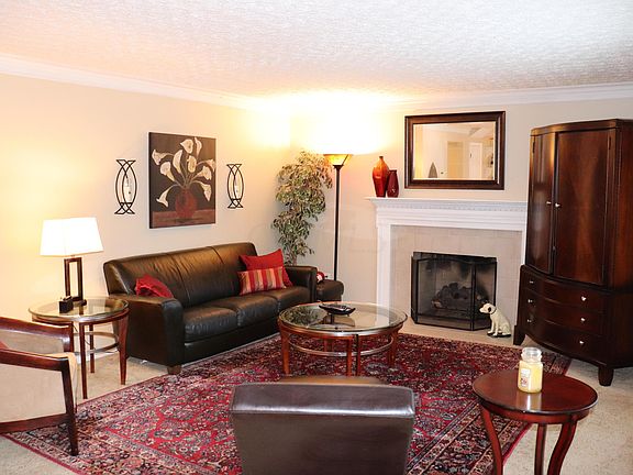 4th image of 776 Blackthorn Way