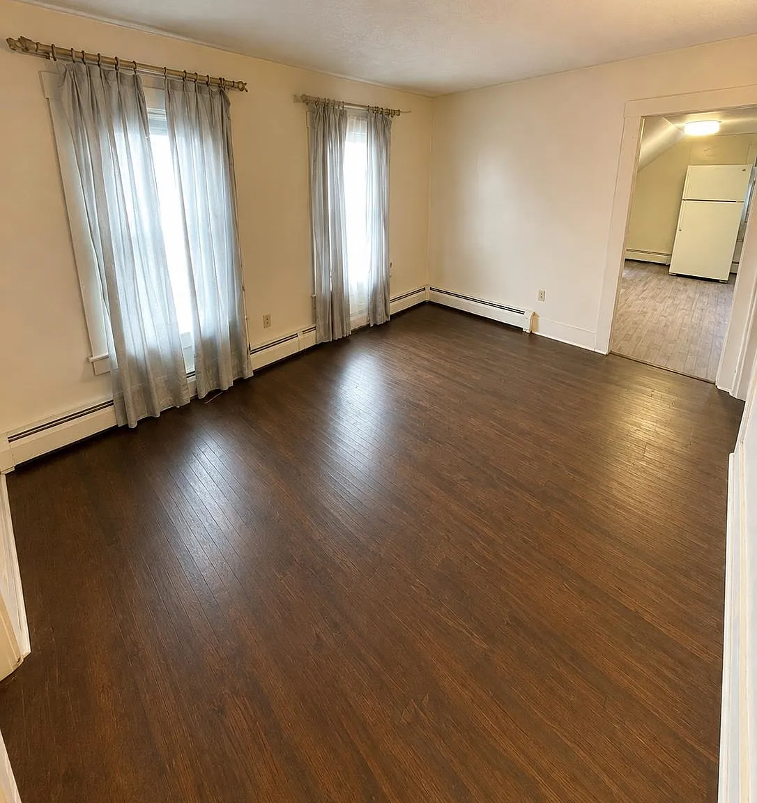 2 bed, 1.0 bath, 1678 sqft, $1,550 — Photo 2
