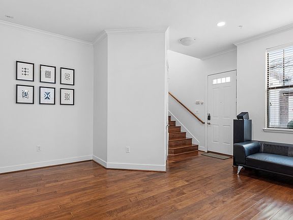 3rd image of 7342 Oak Manor #6204