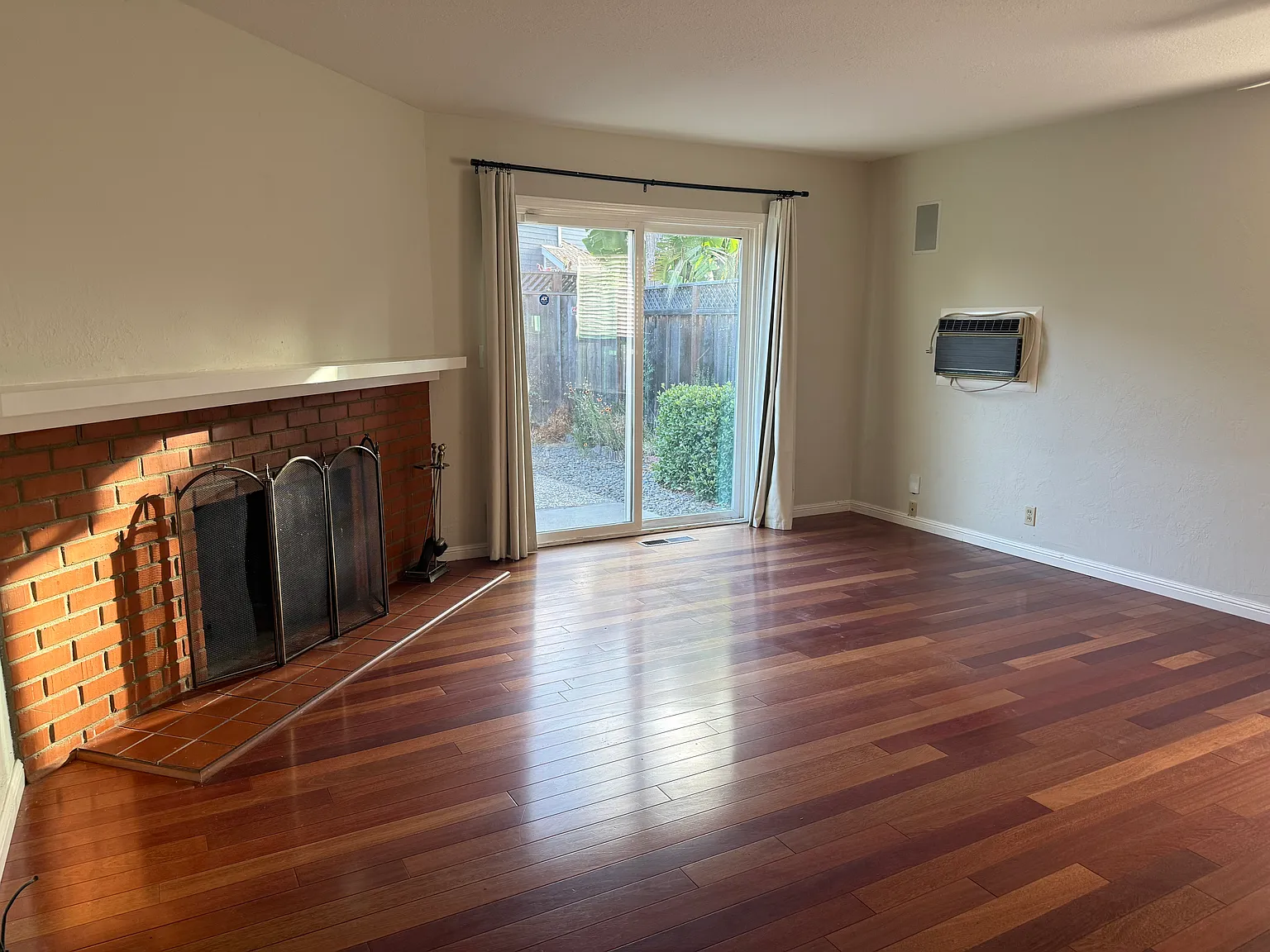1072 Fleetwood Dr — Photo 4