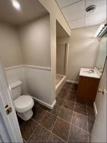 $1795 3 BA, 1 BA Lower Flat with Central Air - Close to UWM - 2500 N Bartlett — Photo 11