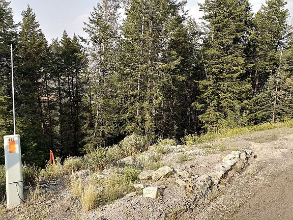 4th image of 380 Matterhorn Dr