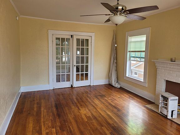 3rd image of 818 6th St #4