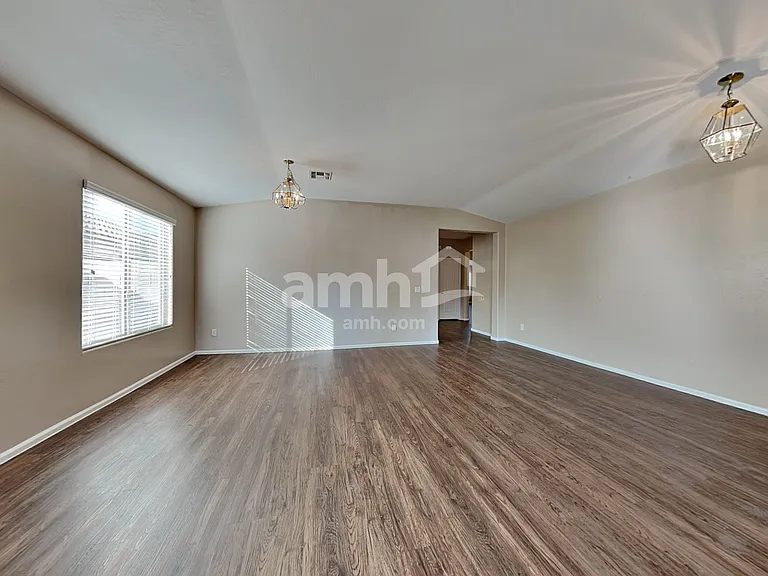 10338 W Wood St — Photo 6