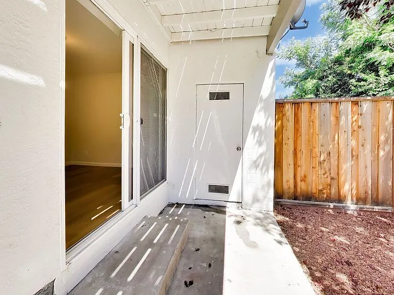 16878 Meekland Ave #4 — Photo 14