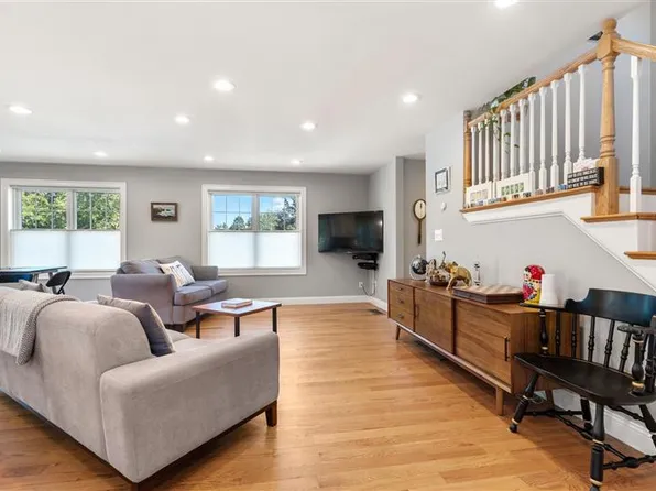 28 Park Ave #1, Medford, MA 02155