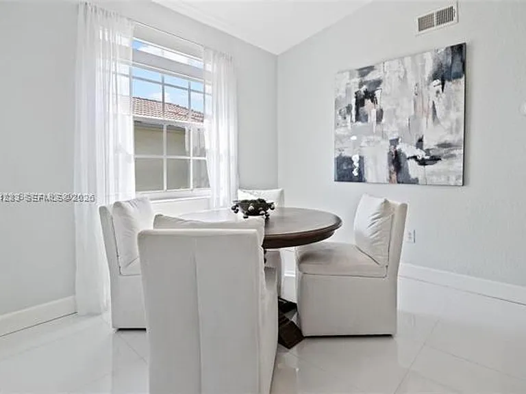 18755 SW 27th Ct #Townhouse 18755 — Photo 9