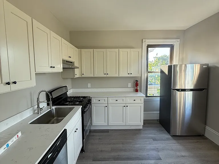 38 Walnut St #4 — Photo 13