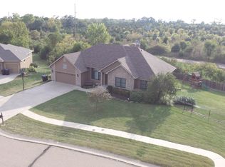 4937 NW Linwood Cir, Topeka, KS 66618