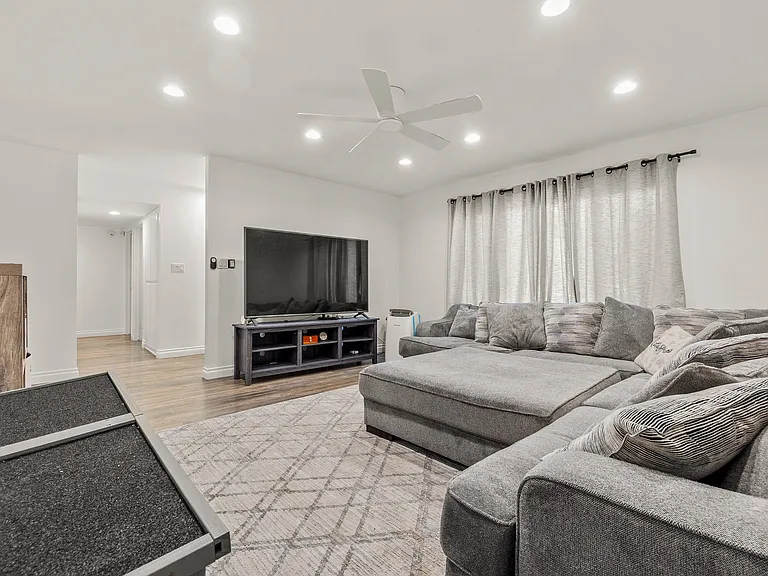 15634 Wharff Ln — Photo 29