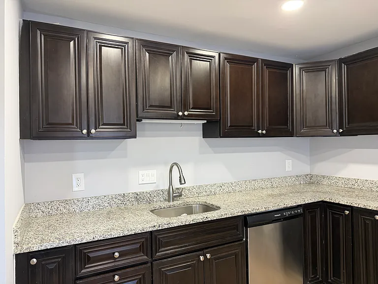 601 Colonial Ave — Photo 14