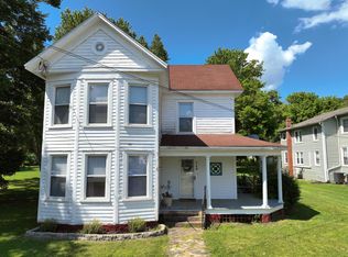 704 Maple Ave W, Alderson, WV 24910