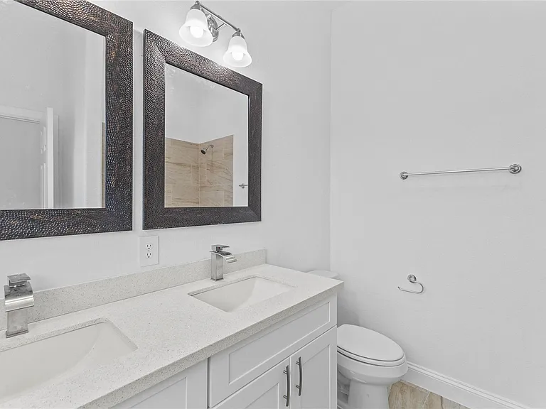 7805 Farnsworth St #B — Photo 9