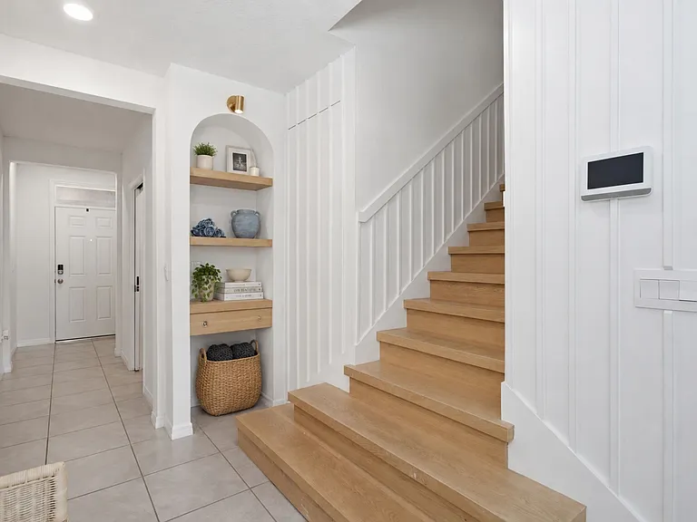 3262 Hilltop Cir — Photo 2