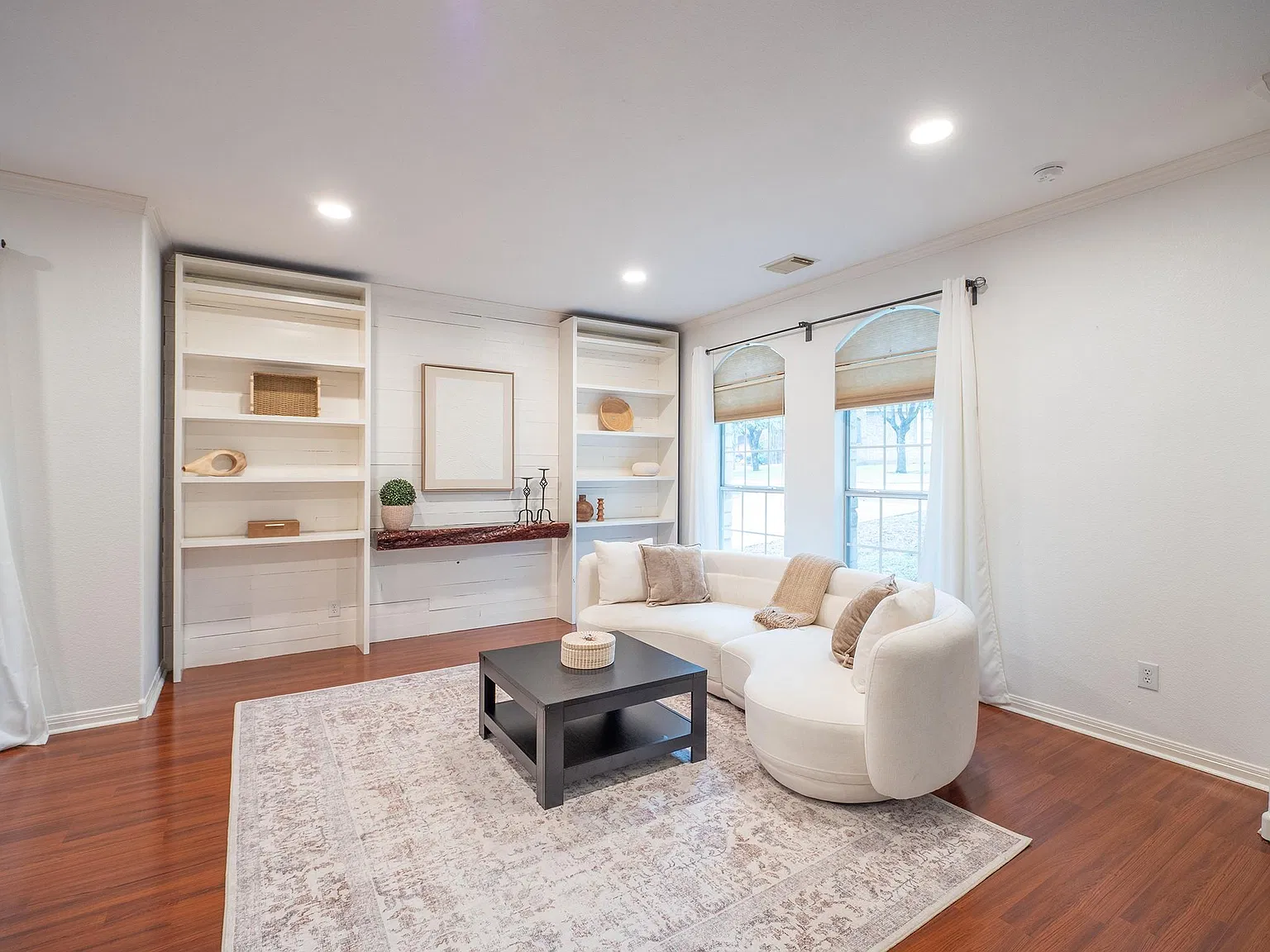 4 bed, 2.5 bath, 2808 sqft, $3,850 — Photo 4