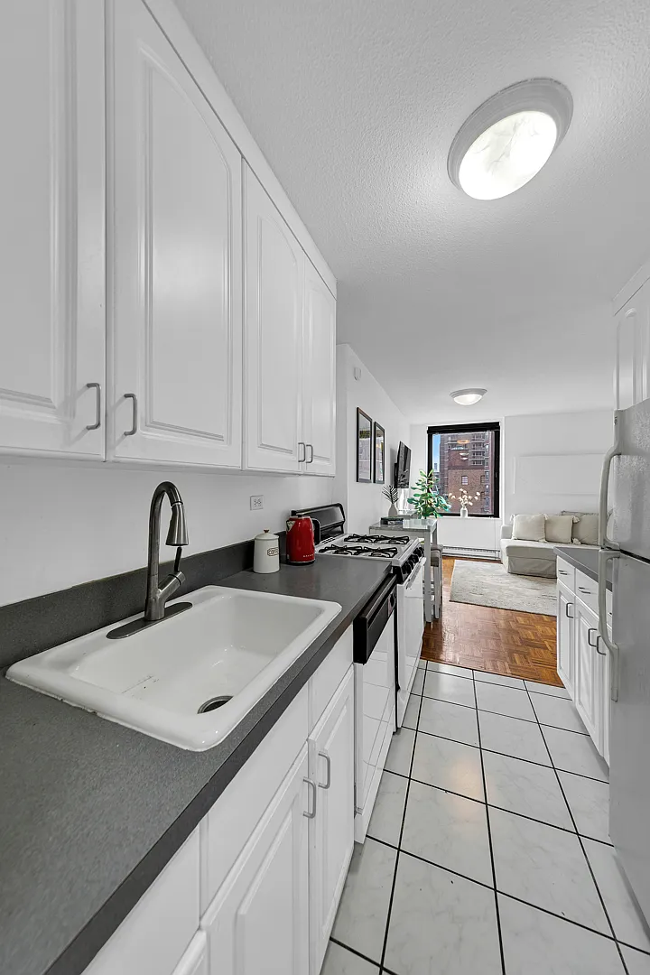 1601 3rd Avenue — Photo 3