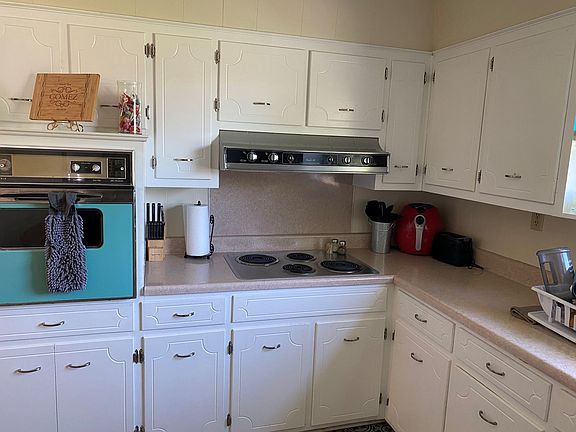 3rd image of 537 Lexington Dr