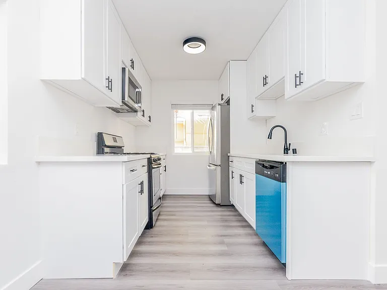 Pullman Lane Residences — Photo 10