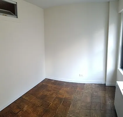 Rented by Manhattan Apartment Organization | media 82