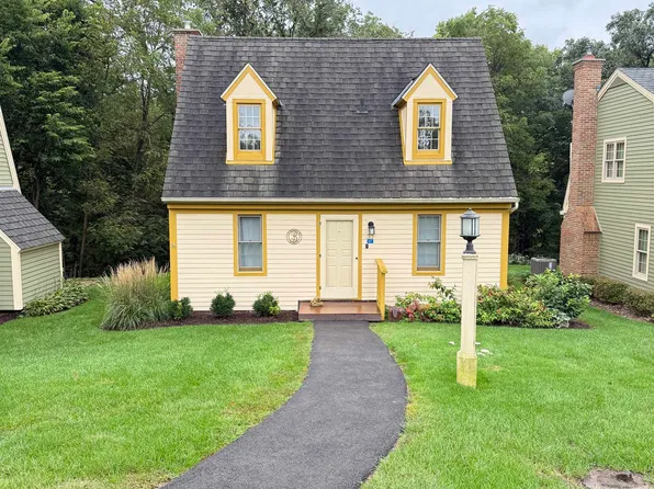 37 Newhall Ln, Galena, IL 61036