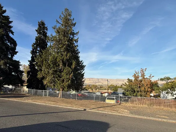 13 East St, The Dalles, OR 97058