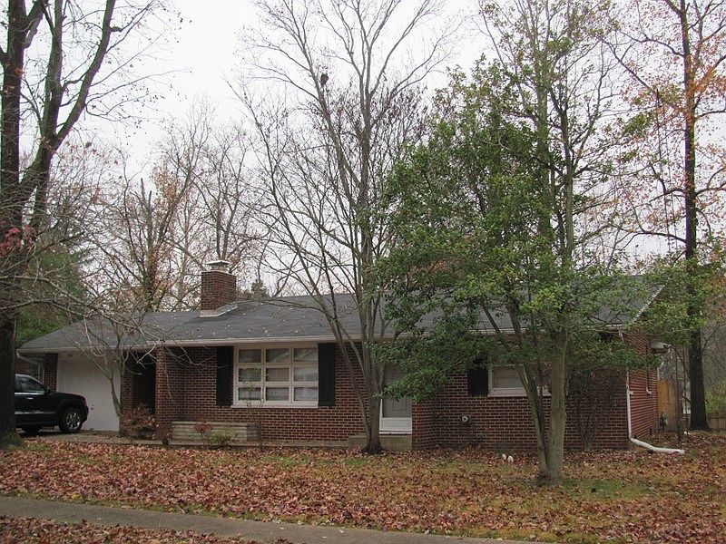 1st image of 702 S Taylor Dr