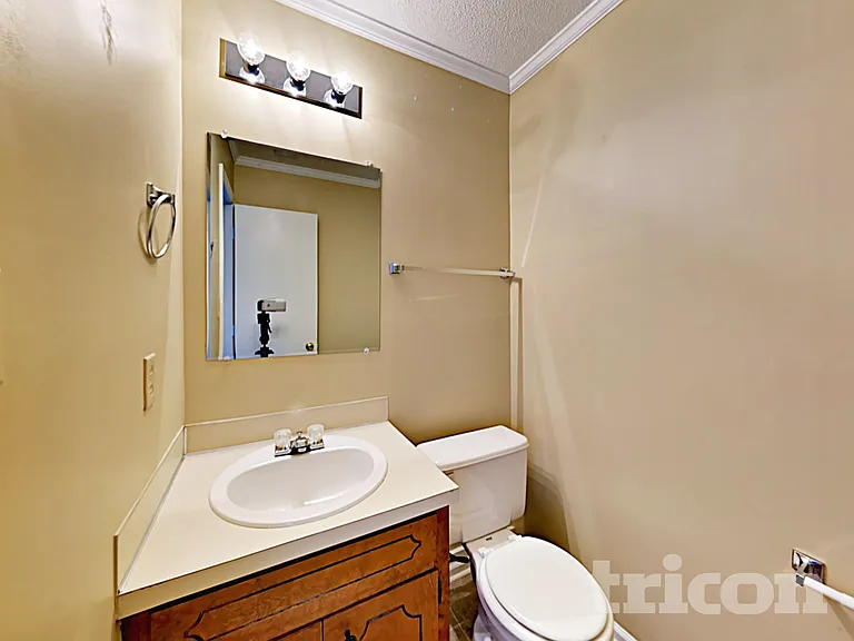 2820 Royal Ridge Ln — Photo 13
