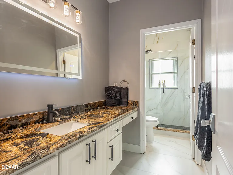 3548 N John Anderson Dr — Photo 33