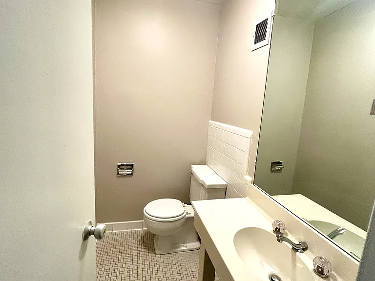 Continental Condos by Charlotte Management — Photo 14