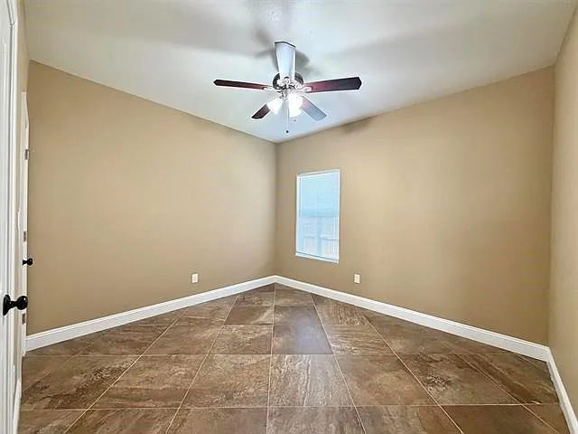 2850 Amber Ave — Photo 20