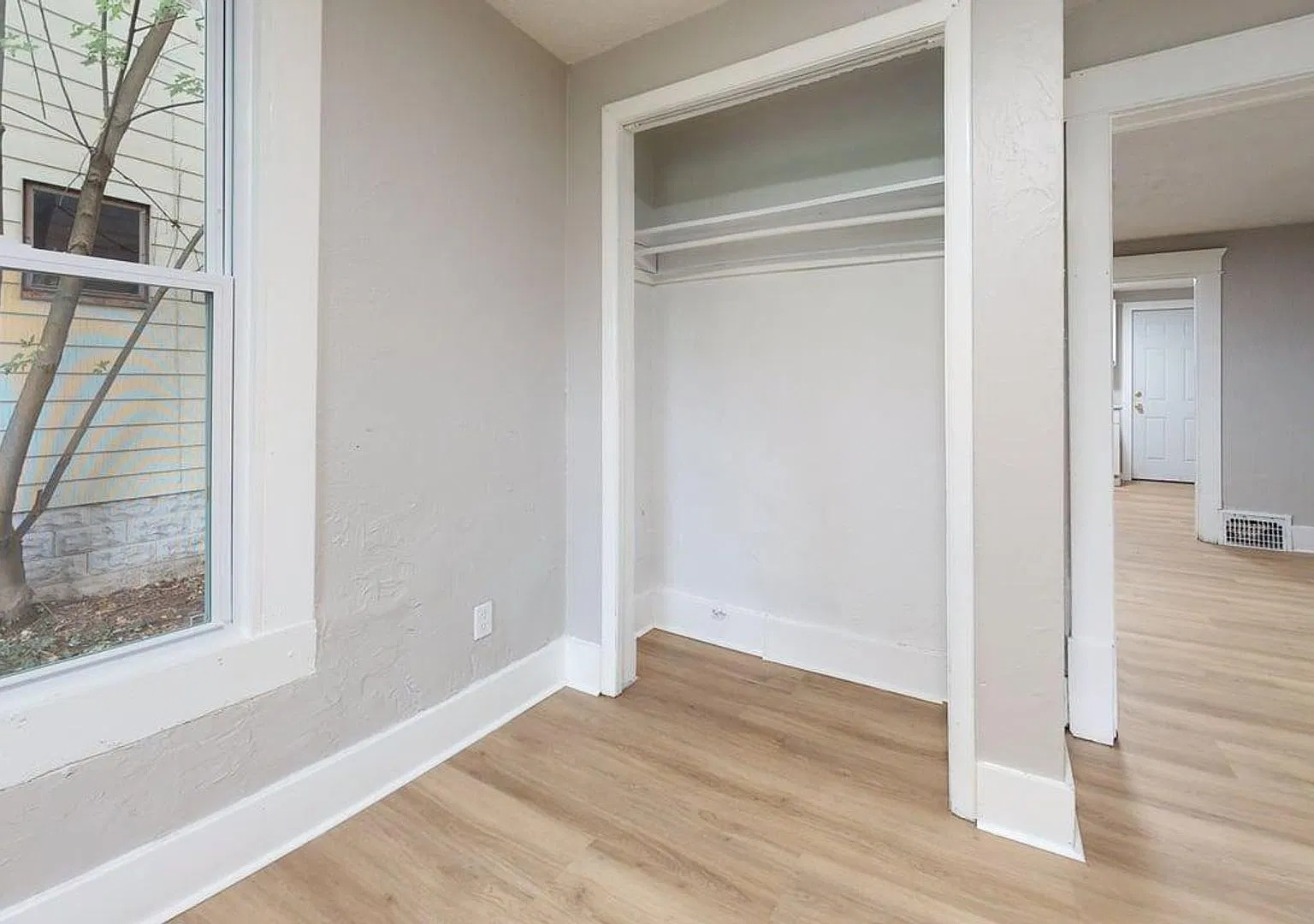 1141 McKinley Ave — Photo 3