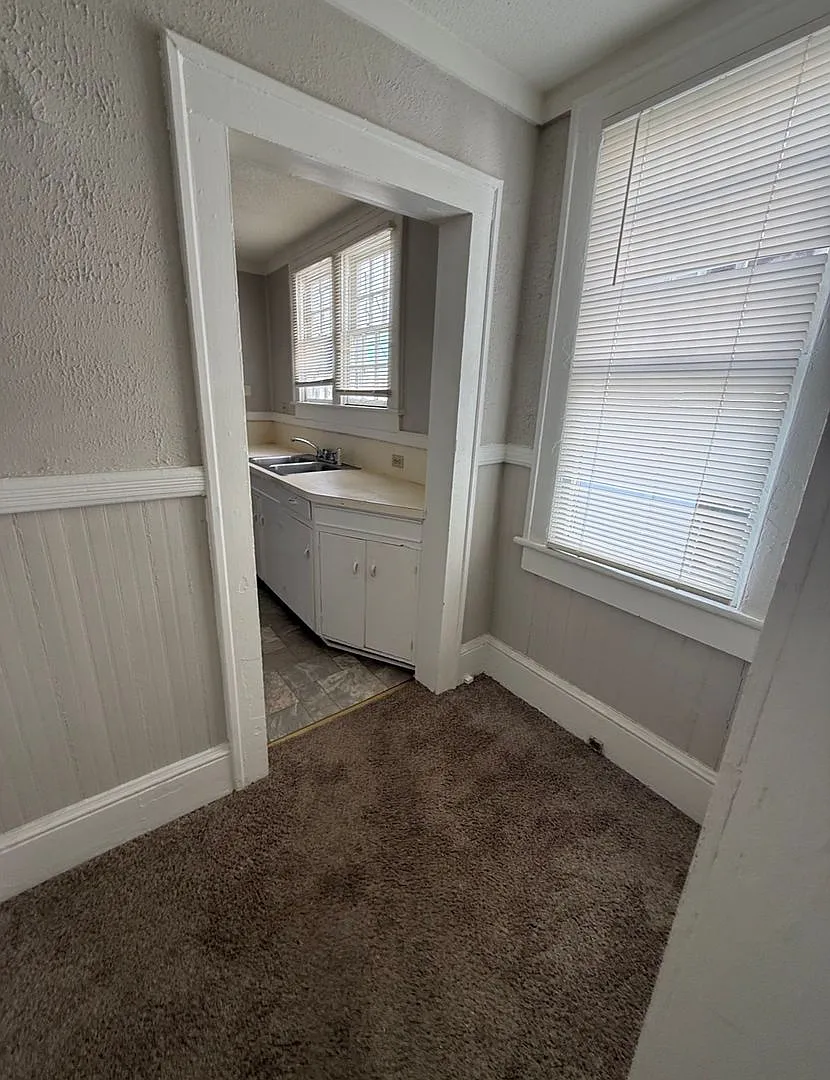 1404 W. Fourth St. - 3 Unit — Photo 4