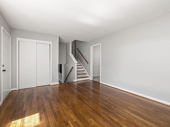 4th image of 135 Emerald Cir