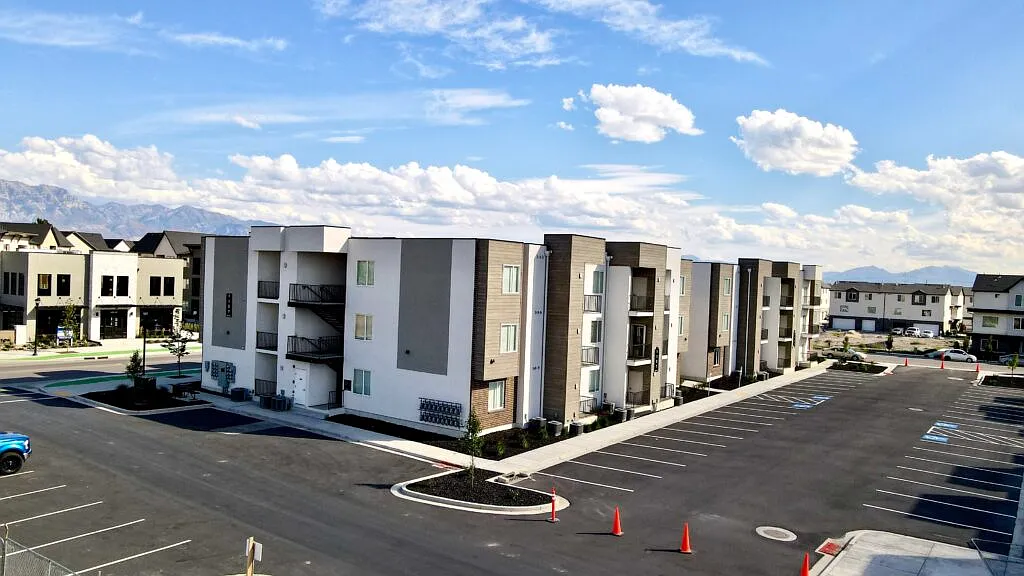 Yard Bldg 05: Unit 303 Type 1: Standard - 303 — Photo 1