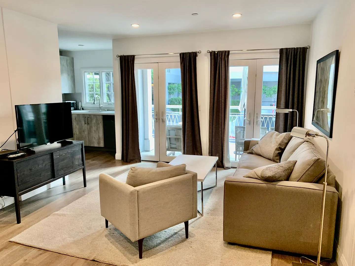 1105 Alta Loma Rd — Photo 3