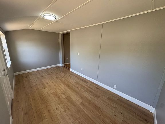 5th image of 1106 E Magnolia Ave