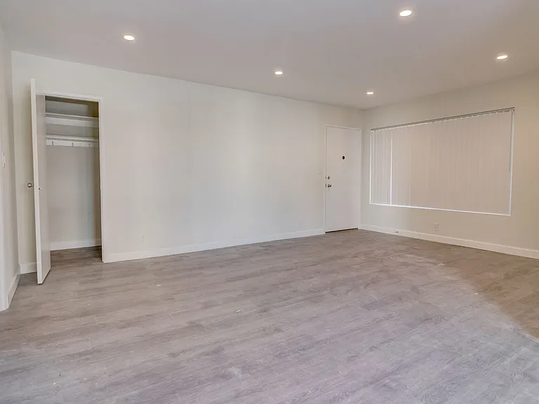 1469 S Canfield Ave — Photo 4