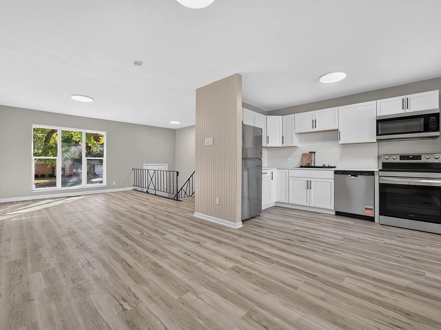 4 bed, 1938 sqft, $2,000 — Photo 2